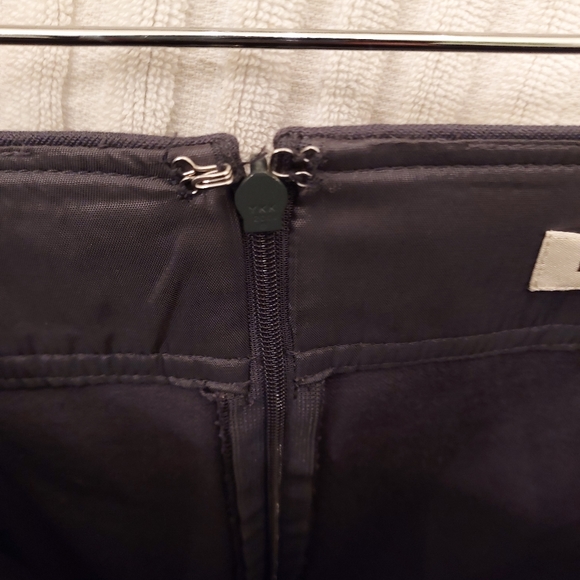 EUC Banana Republic stretch skirt, grey, size 4 - Picture 4 of 7